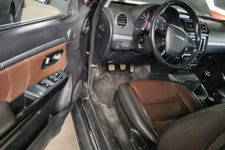 Used Haval H5 Classic 2016 Classic Edition 2.0T Manual Two-Wheel Drive Elite Model Driver Seat