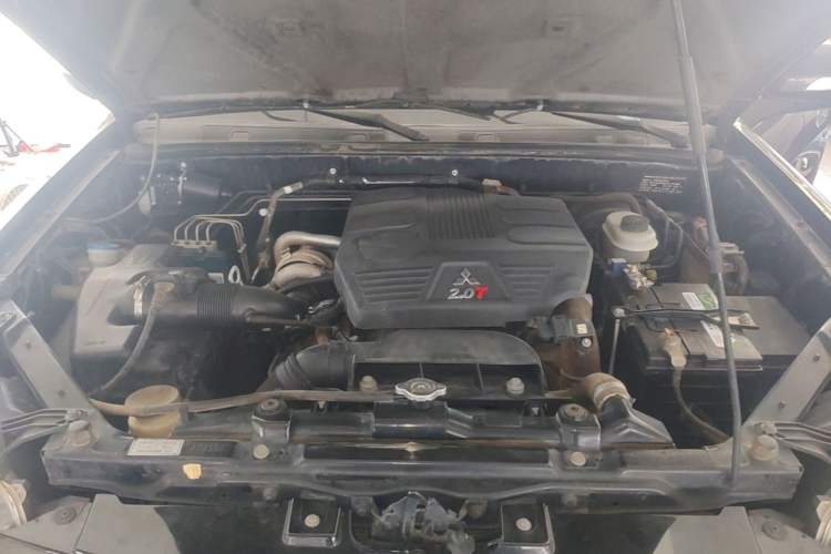 Used Haval H5 Classic 2016 Classic Edition 2.0T Manual 4x4 Elite Model Engine Bay