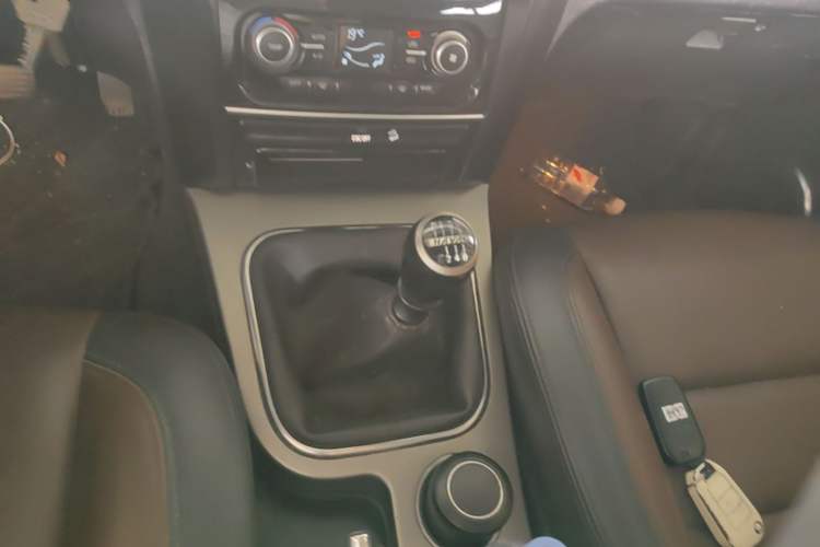 Used Haval H5 Classic 2016 Classic Edition 2.0T Manual Two-Wheel Drive Elite Model Gear Lever
