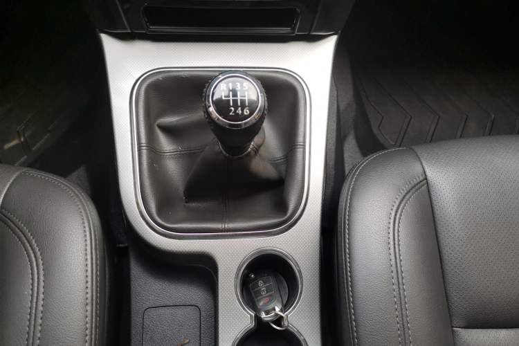 Used Haval H5 Classic 2016 Classic Edition 2.0T Manual Two-Wheel Drive Elite Model Gear Lever