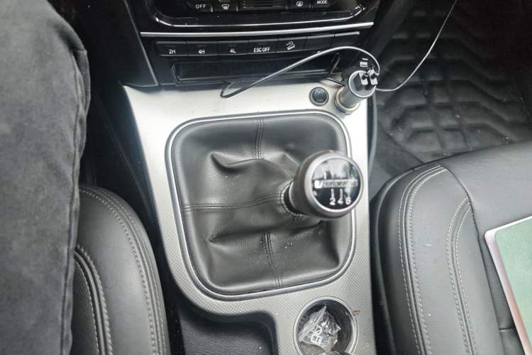 Used Haval H5 Classic 2016 Classic Edition 2.0T Manual Two-Wheel Drive Prestige Model Gear Lever