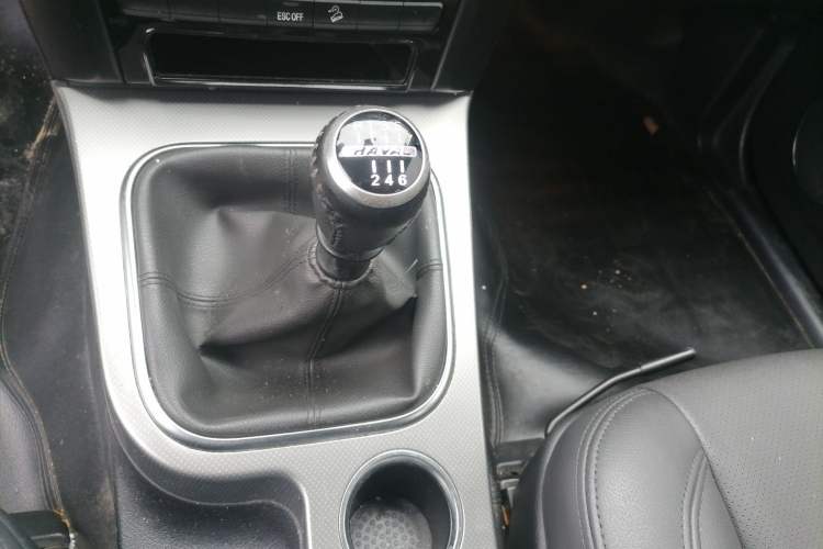 Used Haval H5 Classic 2016 Classic Edition 2.0T Manual Two-Wheel Drive Elite Model Gear Lever
