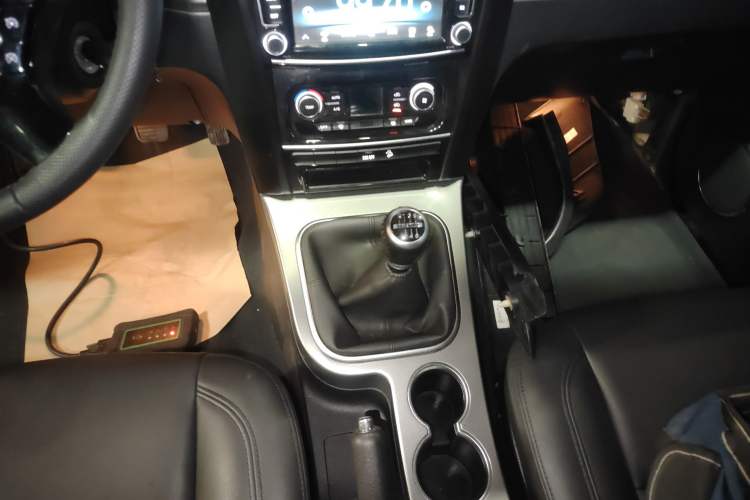 Used Haval H5 Classic 2016 Classic Edition 2.0T Manual Two-Wheel Drive Elite Model Gear Lever
