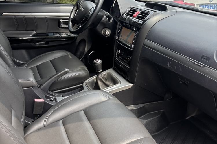 Used Haval H5 Classic 2016 Classic Edition 2.0T Manual Two-Wheel Drive Elite Model Interior 4