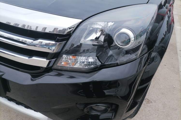 Used Haval H5 Classic 2016 Classic Edition 2.0T Manual Two-Wheel Drive Elite Model Left Front Headlight