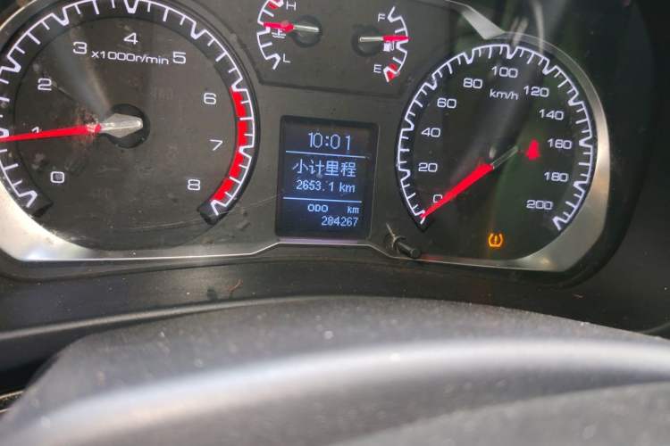 Used Haval H5 Classic 2016 Classic Edition 2.0T Manual Two-Wheel Drive Elite Model Odometer Close Up