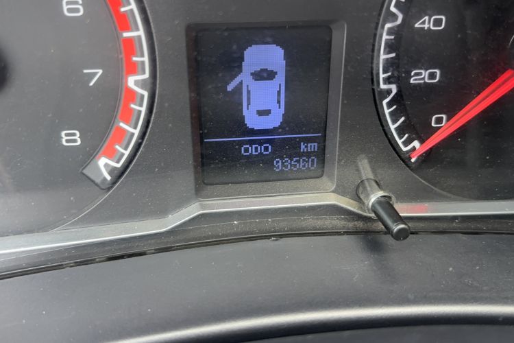 Used Haval H5 Classic 2016 Classic Edition 2.0T Manual Two-Wheel Drive Elite Model Odometer Close Up