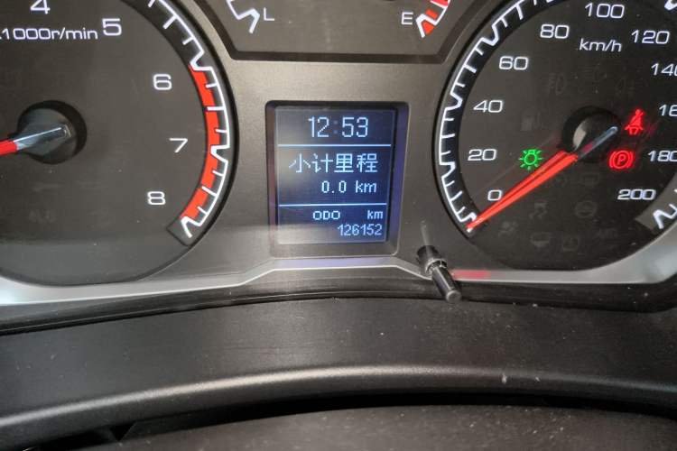 Used Haval H5 Classic 2016 Classic Edition 2.0T Manual Two-Wheel Drive Elite Model Odometer Close Up