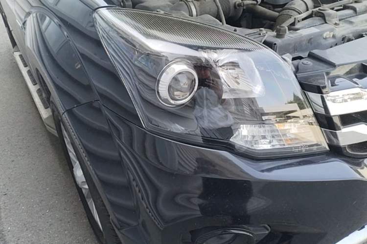 Used Haval H5 Classic 2016 Classic Edition 2.0T Manual Two-Wheel Drive Prestige Model Right Front Headlight