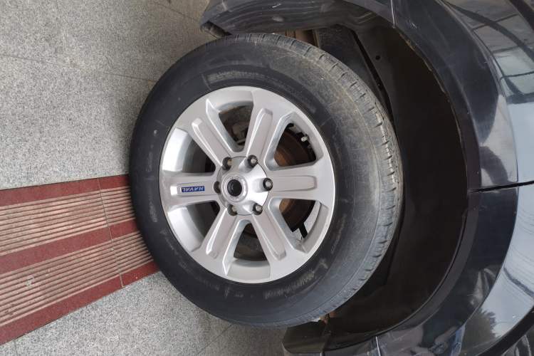 Used Haval H5 Classic 2016 Classic Edition 2.0T Manual Two-Wheel Drive Elite Model Right Rear Wheel Hub