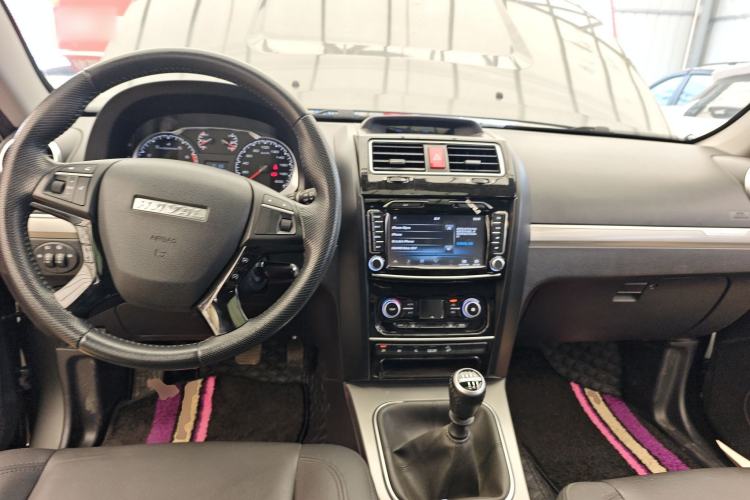 Used Haval H5 Classic 2016 Classic Edition 2.0T Manual 4x4 Prestige Model Center Console