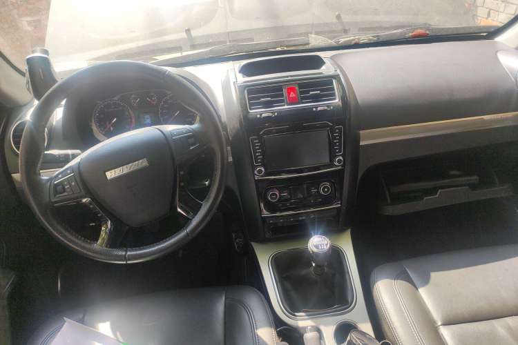 Used Haval H5 Classic 2016 Classic Edition 2.0T Manual 4x4 Prestige Model Center Console