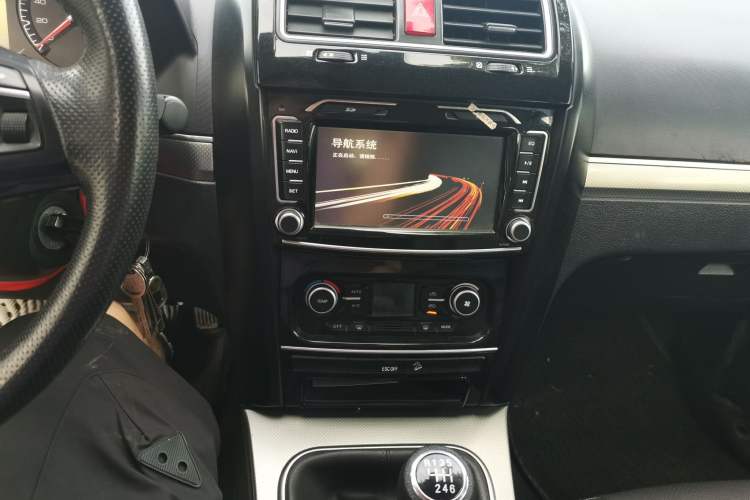 Used Haval H5 Classic 2016 Classic Edition 2.0T Manual Two-Wheel Drive Elite Model Audio And AC Panel