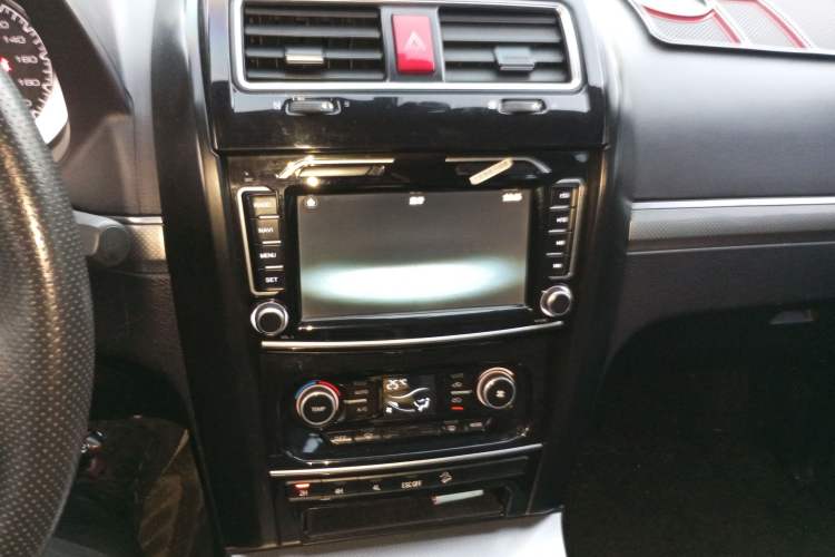 Used Haval H5 Classic 2016 Classic Edition 2.0T Manual 4x4 Elite Model Audio And AC Panel