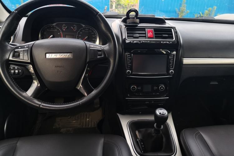 Used Haval H5 Classic 2016 Classic Edition 2.0T Manual Two-Wheel Drive Elite Model Center Console