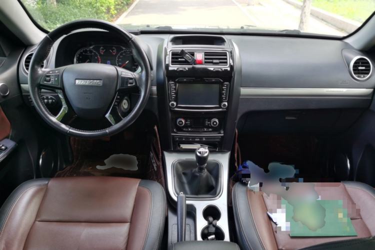 Used Haval H5 Classic 2016 Classic Edition 2.0T Manual 4x4 Prestige Model Center Console