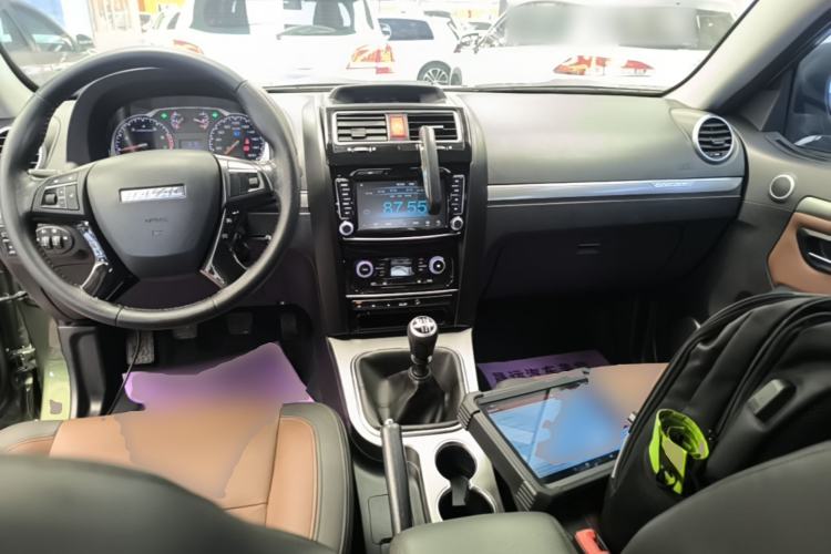 Used Haval H5 Classic 2016 Classic Edition 2.0T Manual 4x4 Prestige Model Center Console