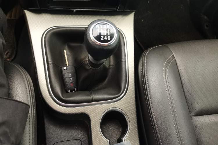 Used Haval H5 Classic 2016 Classic Edition 2.0T Manual Two-Wheel Drive Elite Model Gear Lever