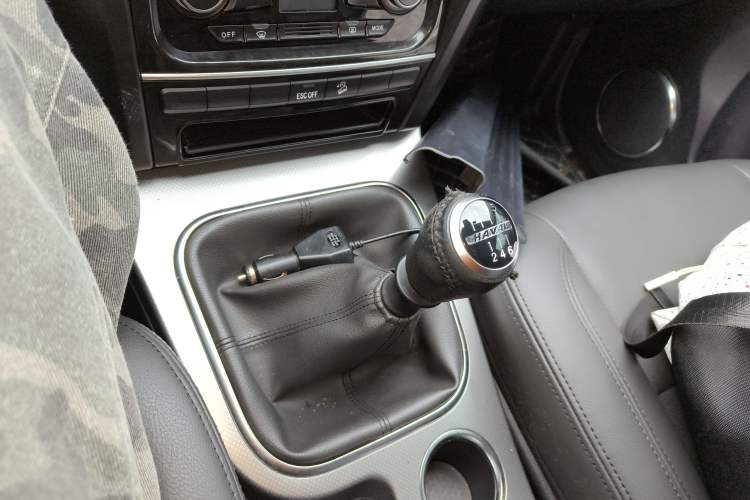 Used Haval H5 Classic 2016 Classic Edition 2.0T Manual Two-Wheel Drive Elite Model Gear Lever