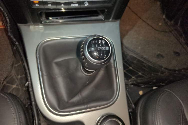 Used Haval H5 Classic 2016 Classic Edition 2.0T Manual 4x4 Prestige Model Gear Lever