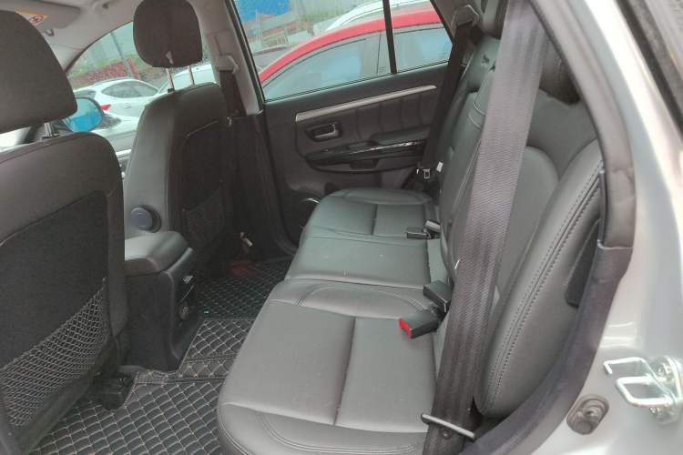 Used Haval H5 Classic 2016 Classic Edition 2.0T Manual Two-Wheel Drive Elite Model Interior 4