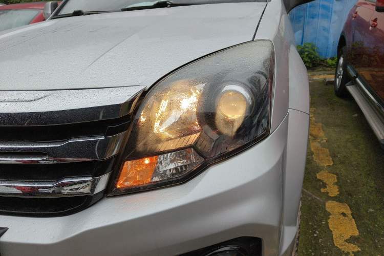 Used Haval H5 Classic 2016 Classic Edition 2.0T Manual Two-Wheel Drive Elite Model Left Front Headlight