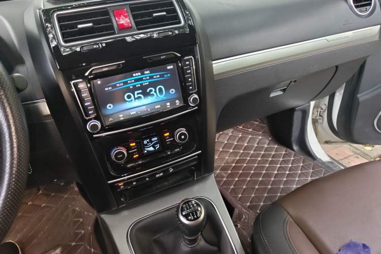 Used Haval H5 Classic 2016 Classic Edition 2.0T Manual 4x4 Prestige Model Audio And AC Panel