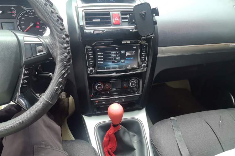 Used Haval H5 Classic 2016 Classic Edition 2.0T Diesel Manual 4x4 Elite Model Audio And AC Panel