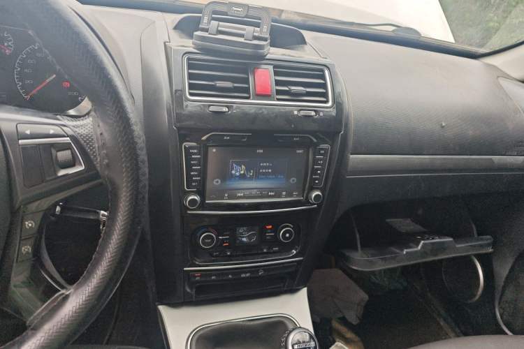 Used Haval H5 Classic 2016 Classic Edition 2.0T Manual 4x4 Elite Model Audio And AC Panel