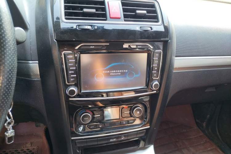 Used Haval H5 Classic 2016 Classic Edition 2.0T Manual Two-Wheel Drive Elite Model Audio And AC Panel