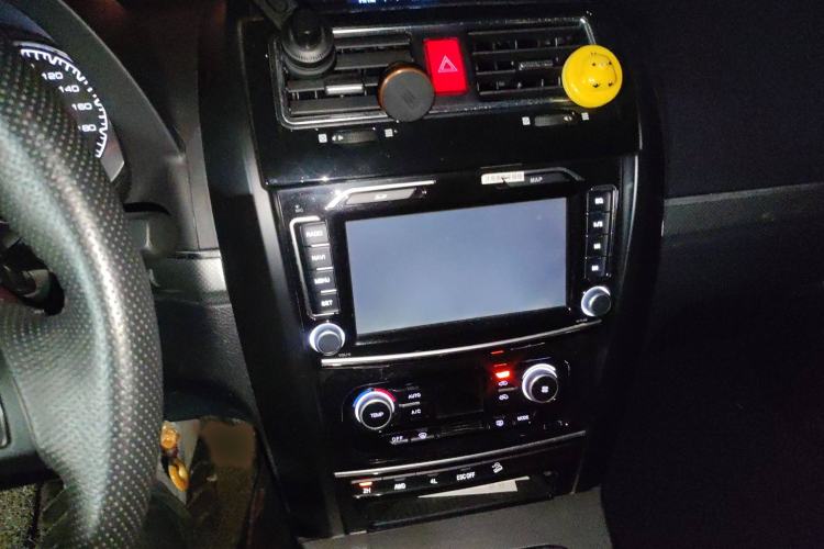 Used Haval H5 Classic 2016 Classic Edition 2.0T Diesel Manual 4x4 Prestige Model Audio And AC Panel