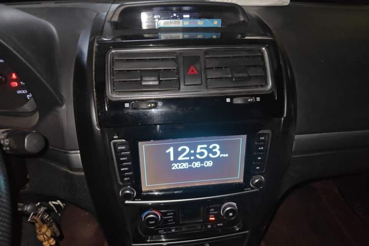 Used Haval H5 Classic 2016 Classic Edition 2.0T Manual 4x4 Elite Model Audio And AC Panel
