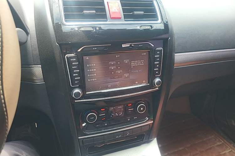 Used Haval H5 Classic 2016 Classic Edition 2.0T Manual Two-Wheel Drive Elite Model Audio And AC Panel