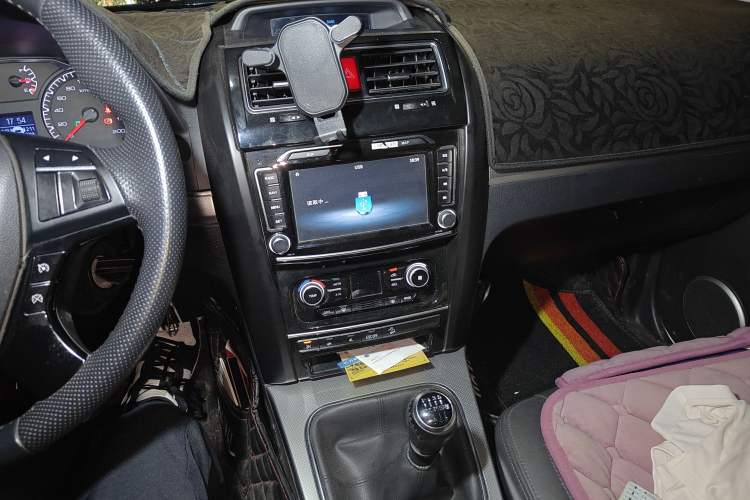 Used Haval H5 Classic 2016 Classic Edition 2.0T Manual 4x4 Prestige Model Audio And AC Panel