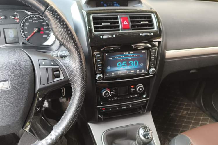 Used Haval H5 Classic 2016 Classic Edition 2.0T Manual 4x4 Prestige Model Audio And AC Panel