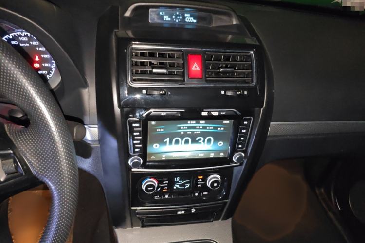 Used Haval H5 Classic 2016 Classic Edition 2.0T Manual Two-Wheel Drive Prestige Model Audio And AC Panel