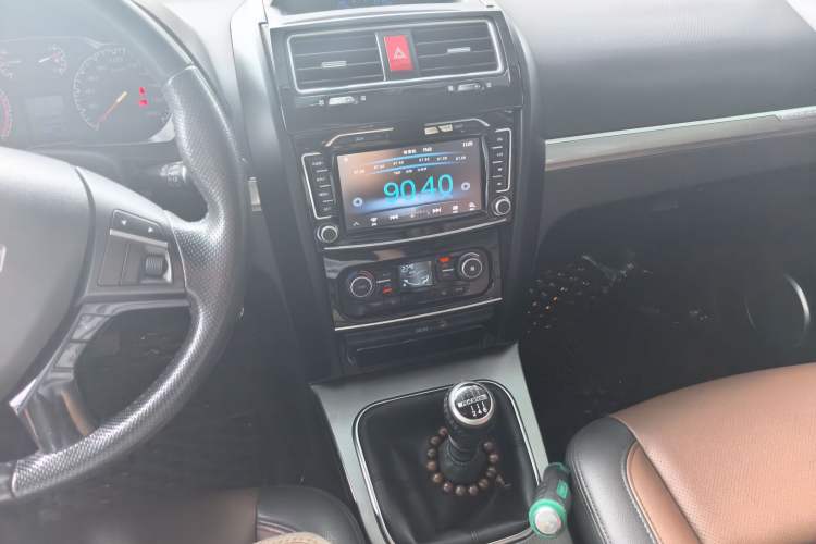 Used Haval H5 Classic 2016 Classic Edition 2.0T Manual Two-Wheel Drive Elite Model Audio And AC Panel