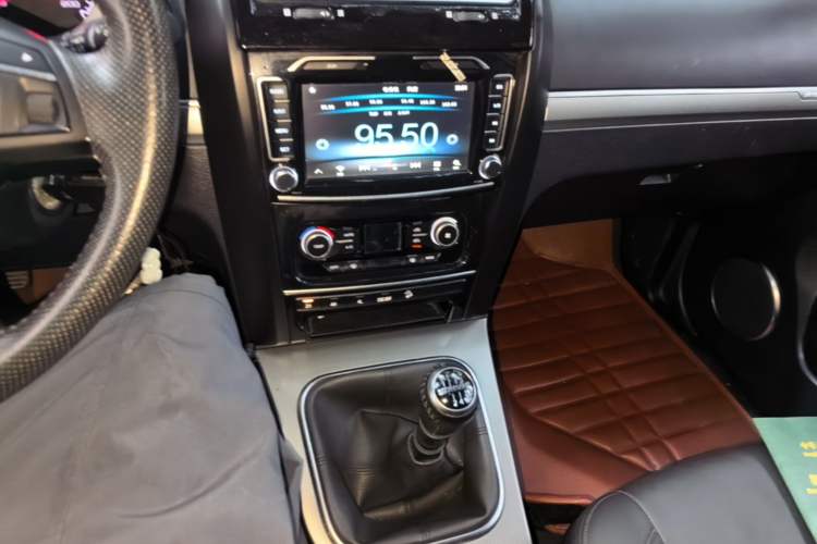 Used Haval H5 Classic 2016 Classic Edition 2.0T Manual 4x4 Prestige Model Audio And AC Panel