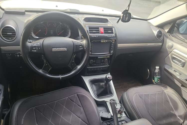 Used Haval H5 Classic 2016 Classic Edition 2.0T Manual 4x4 Prestige Model Center Console