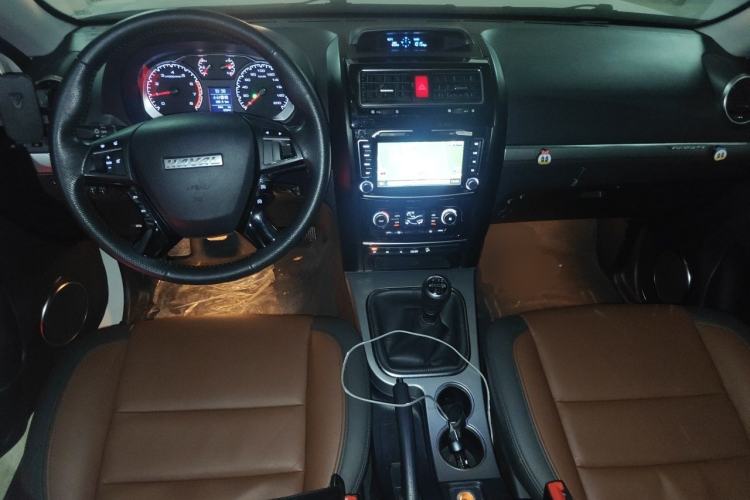Used Haval H5 Classic 2016 Classic Edition 2.0T Manual 4x4 Prestige Model Center Console