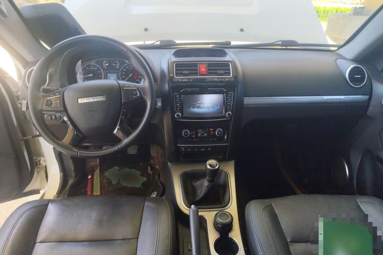 Used Haval H5 Classic 2016 Classic Edition 2.0T Manual 4x4 Prestige Model Center Console