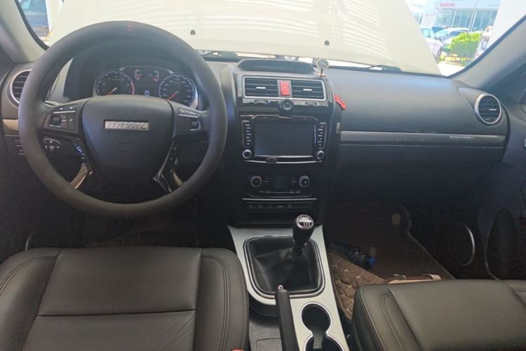 Used Haval H5 Classic 2016 Classic Edition 2.0T Manual 4x4 Prestige Model Center Console