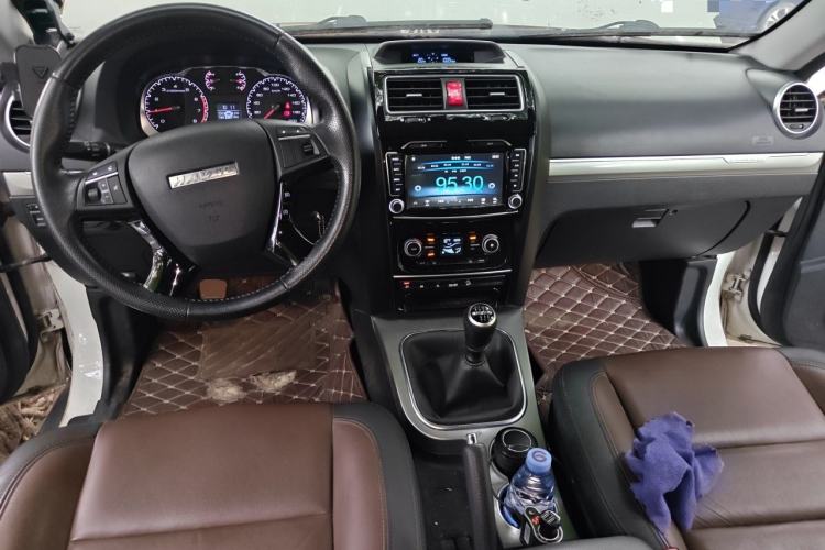 Used Haval H5 Classic 2016 Classic Edition 2.0T Manual 4x4 Prestige Model Center Console