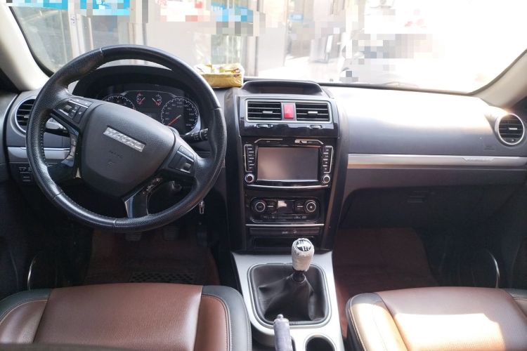 Used Haval H5 Classic 2016 Classic Edition 2.0T Manual Two-Wheel Drive Elite Model Center Console
