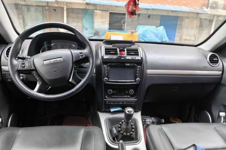 Used Haval H5 Classic 2016 Classic Edition 2.0T Manual 4x4 Prestige Model Center Console
