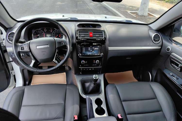 Used Haval H5 Classic 2016 Classic Edition 2.0T Manual 4x4 Prestige Model Center Console