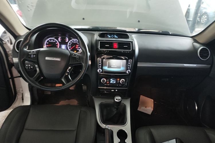 Used Haval H5 Classic 2016 Classic Edition 2.0T Manual Two-Wheel Drive Elite Model Center Console