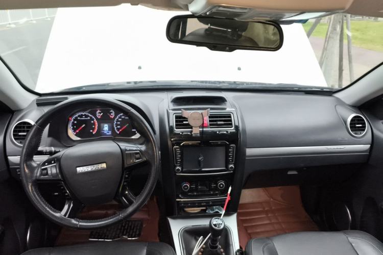 Used Haval H5 Classic 2016 Classic Edition 2.0T Manual 4x4 Prestige Model Center Console