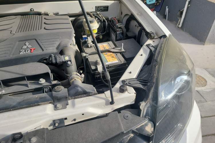 Used Haval H5 Classic 2016 Classic Edition 2.0T Manual 4x4 Prestige Model Engine Bay Left