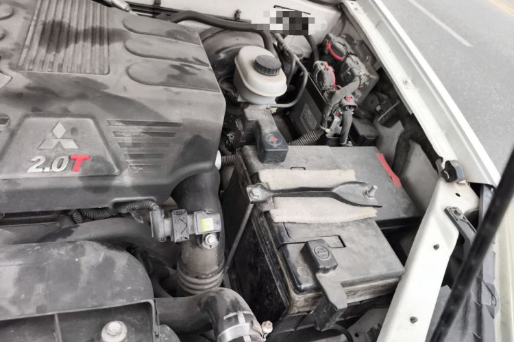 Used Haval H5 Classic 2016 Classic Edition 2.0T Manual 4x4 Prestige Model Engine Bay Left
